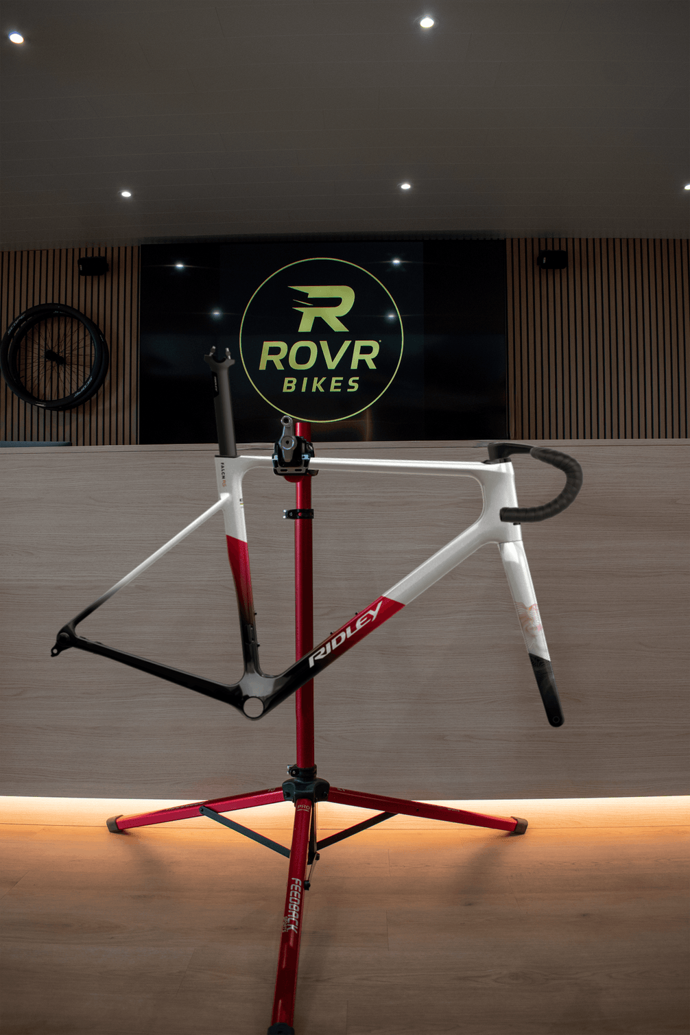 Ridley Falcn RS Silver/Black/Candy Red chez ROVR Bikes Dendermonde