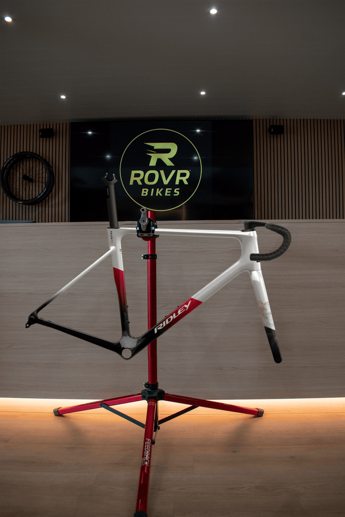 Ridley Falcn RS Silver/Black/Candy Red chez ROVR Bikes Dendermonde