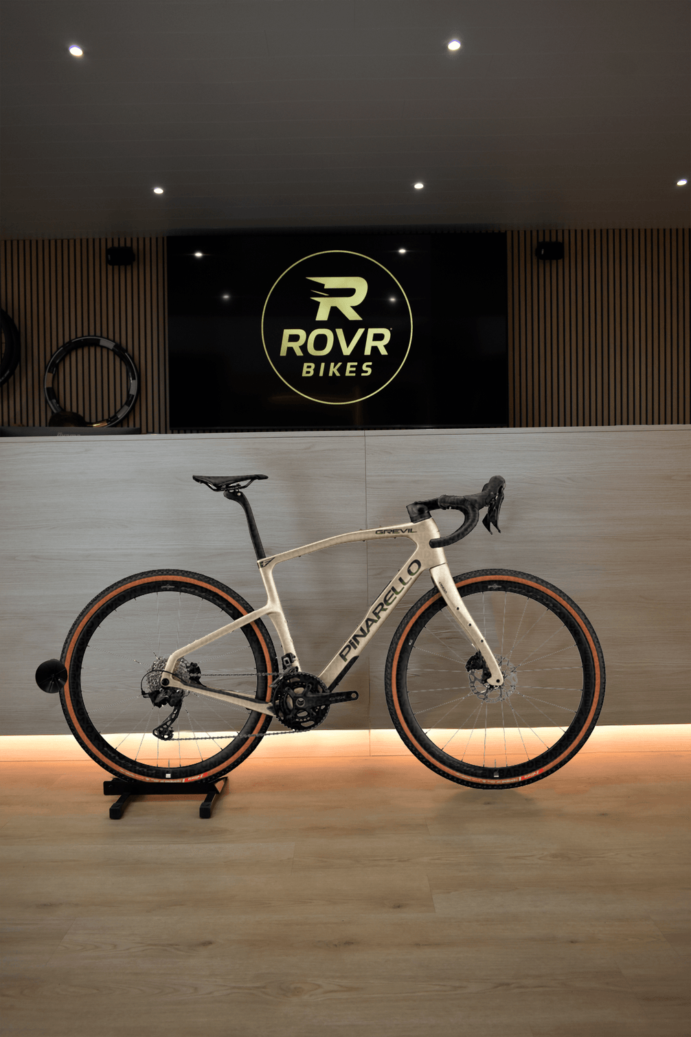 Gravel Pinarello Grevil F1 2027 chez ROVR Bikes Dendermonde