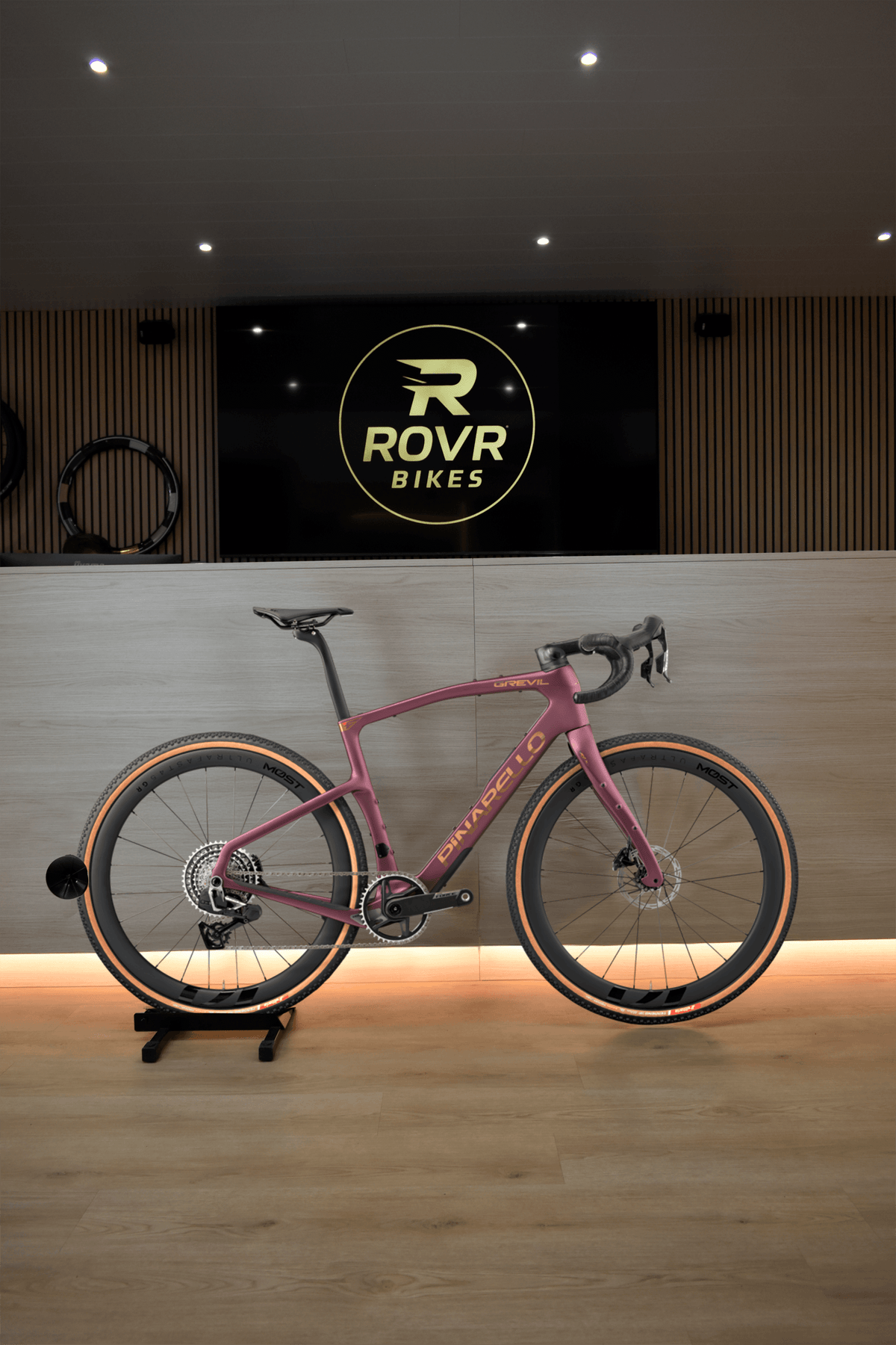 Pinarello Grevil F7 Polaris Purple bij ROVR Bikes Dendermonde