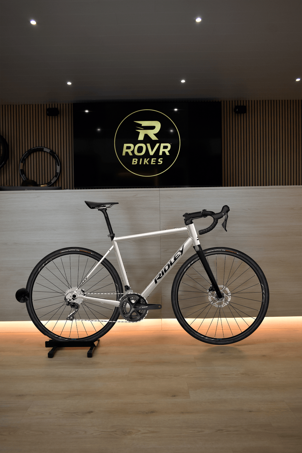 Ridley Grifn A Silver Chain Grey/Black chez ROVR Bikes Dendermonde