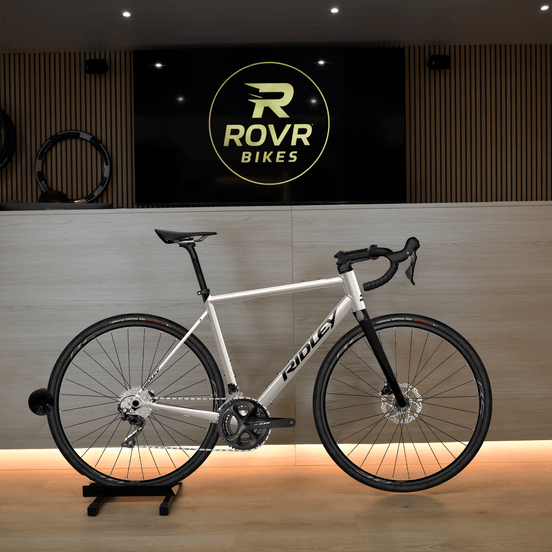 Ridley Grifn A Silver Chain Grey/Black bij ROVR Bikes Dendermonde