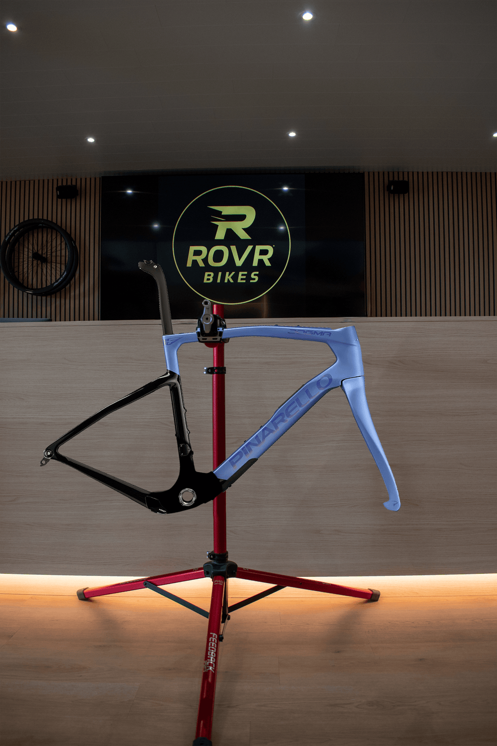 Pinarello Dogma GR Lavanda Drift chez ROVR Bikes Dendermonde