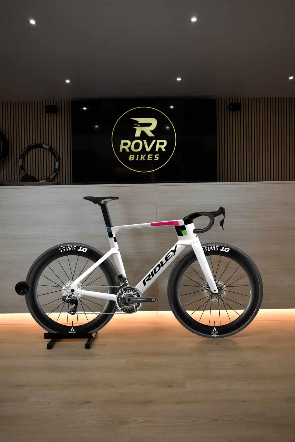 Ridley Noah Fast 3.0 Pearl White/Black 3 chez ROVR Bikes Dendermonde