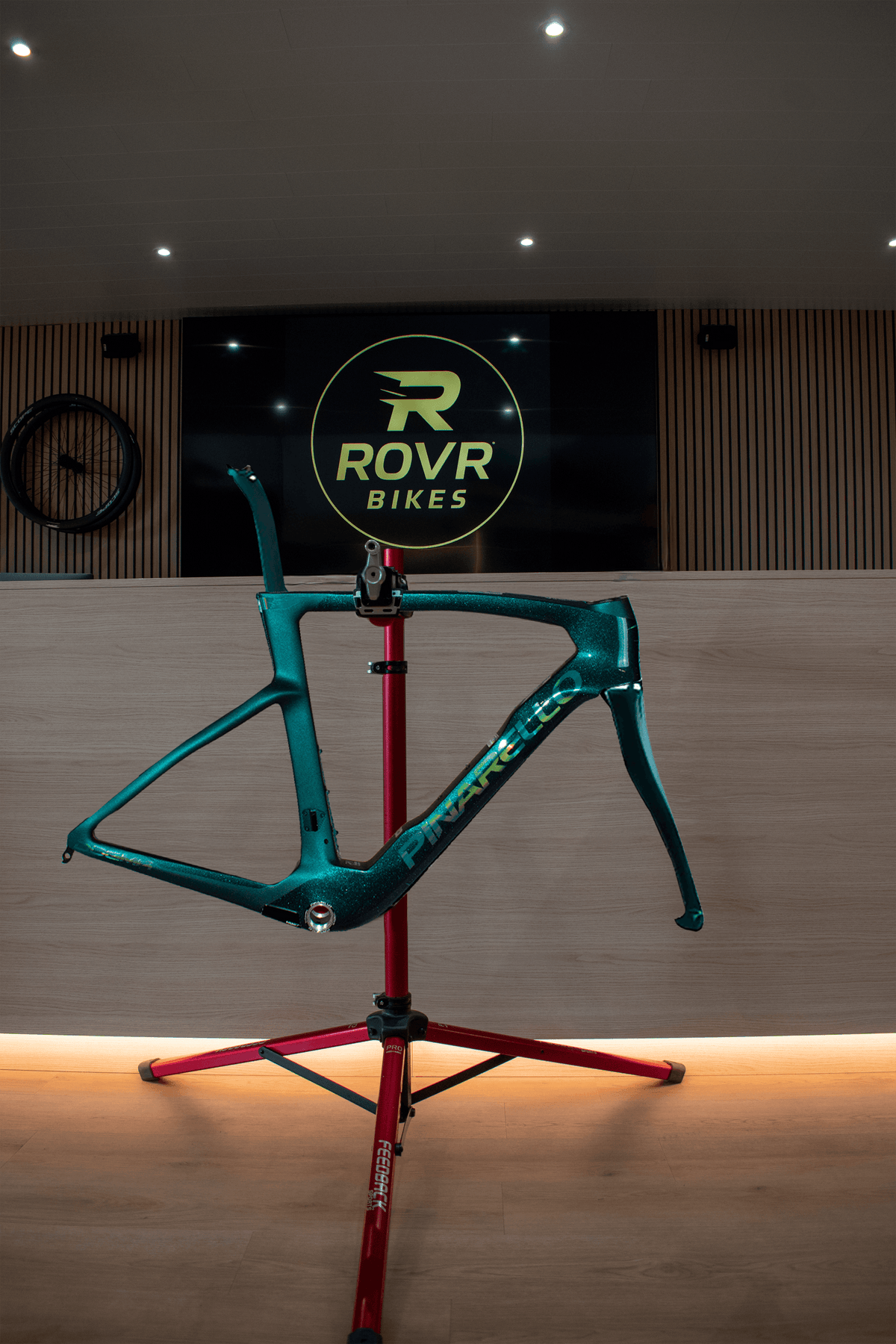 Dogma F Obsidian Emerald bij ROVR Bikes Dendermonde