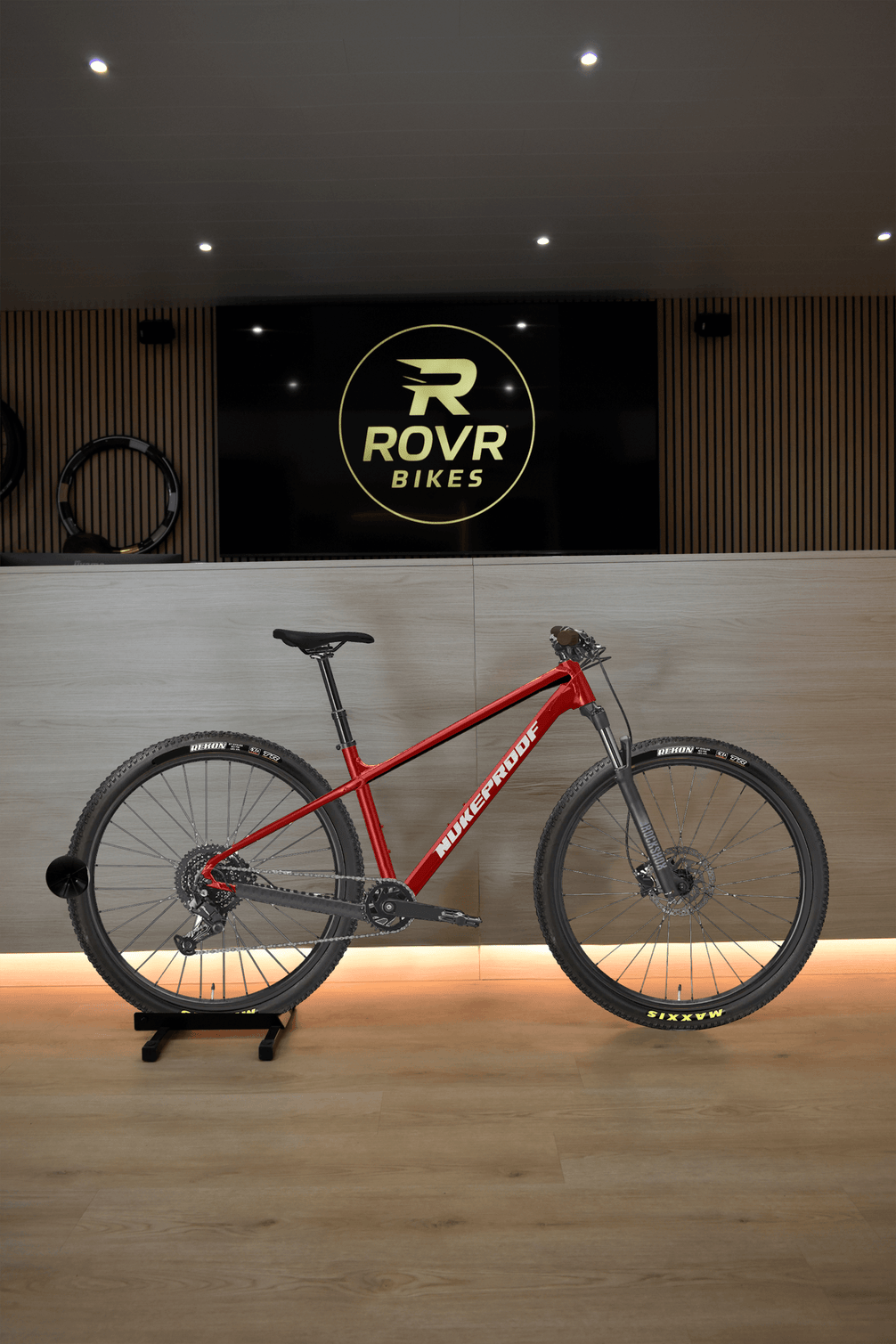 Nukeproof Tracker Comp chez ROVR Bikes Dendermonde